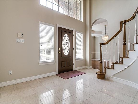 3rd image of 622 Sunset Hill Dr
