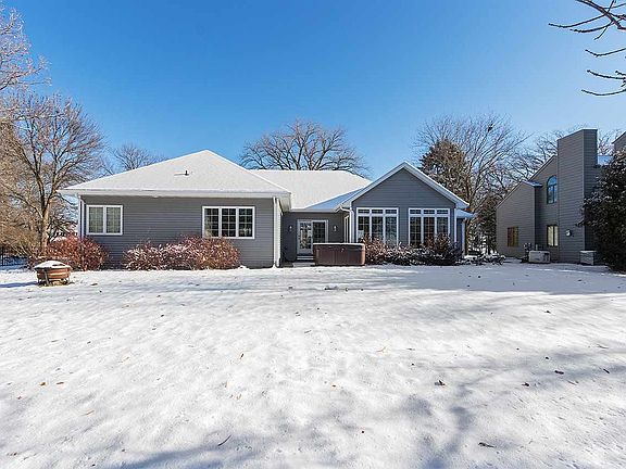 5th image of 2641 Shorewood Dr