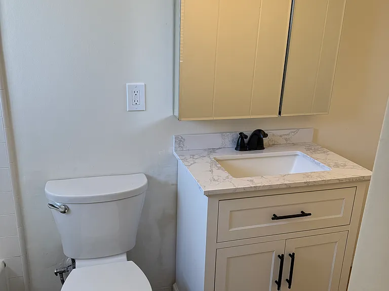 217 1/2 Sapphire Ave — Photo 4