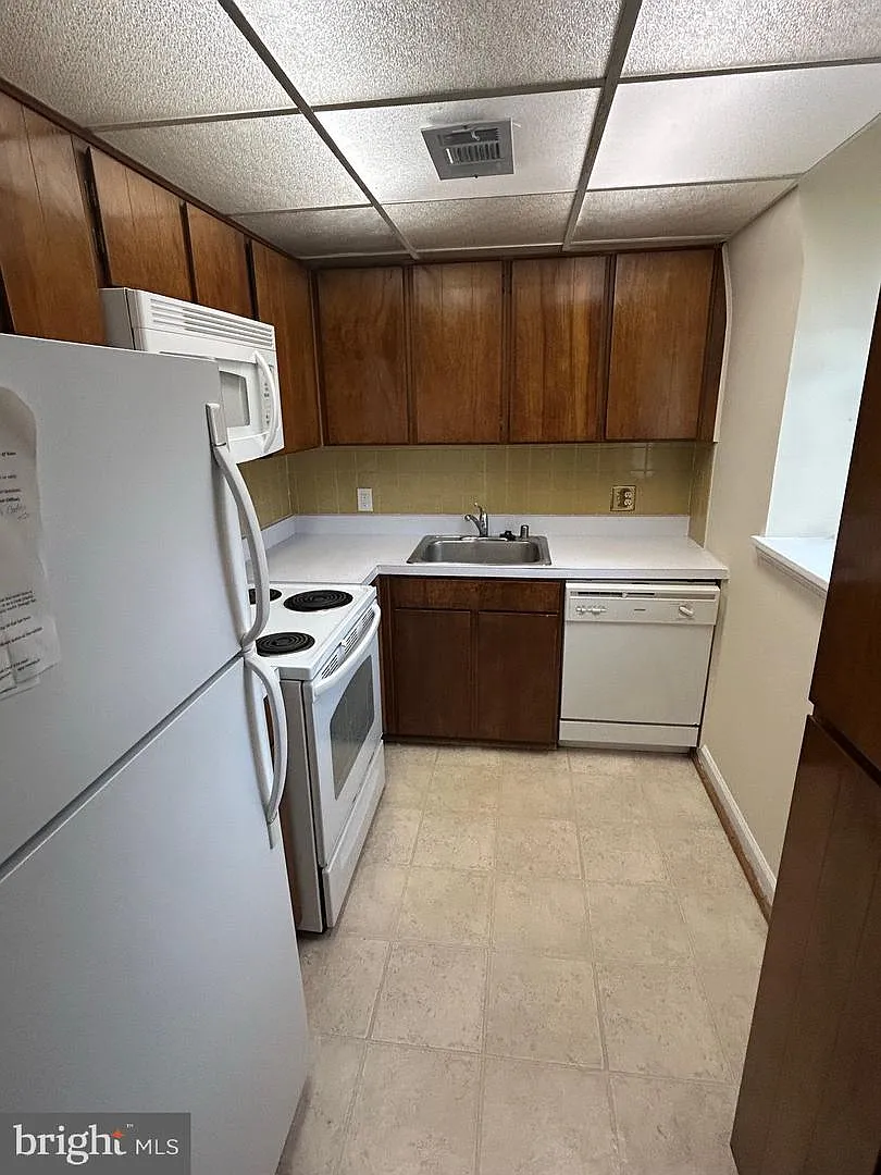 Building Photo - 3024 S Buchanan St #C2
