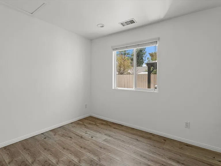 6443 Matilija Ave — Photo 34