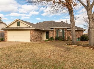 1211 Stonelake Dr, Cleburne, TX 76033