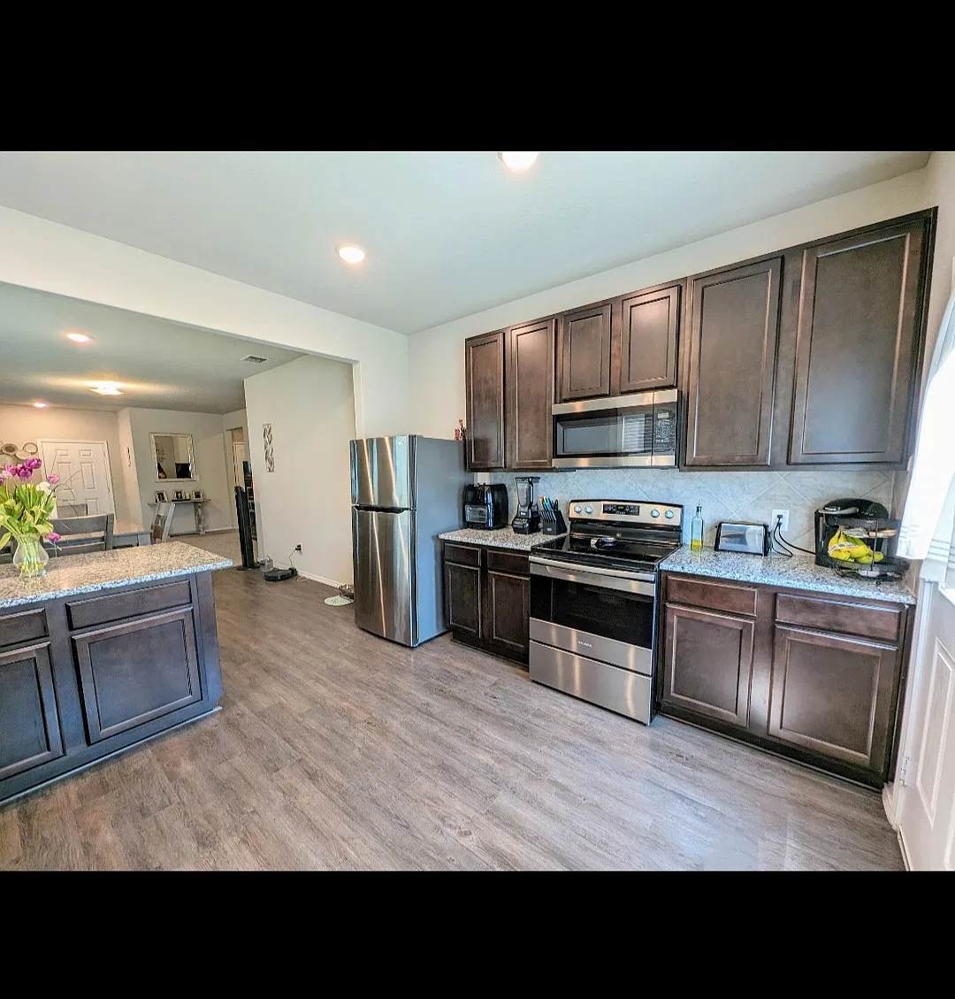 4 bed, 2.5 bath, 2036 sqft, $1,960 — Photo 1