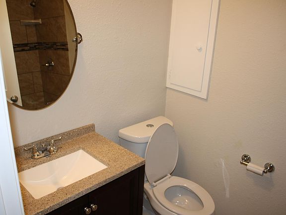 5th image of 217 Royal Dr