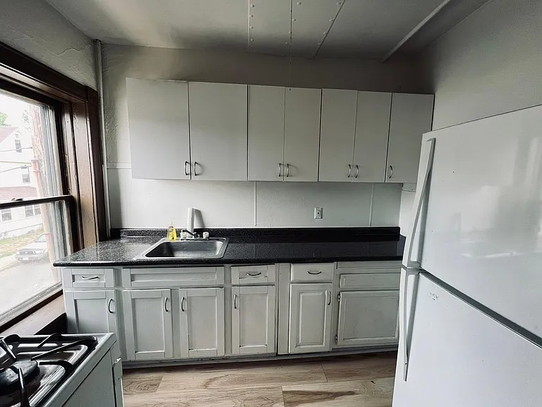 1475 Dwight St #2L — Photo 12