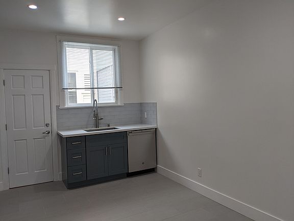 3rd image of 2526 Balboa St APT 4