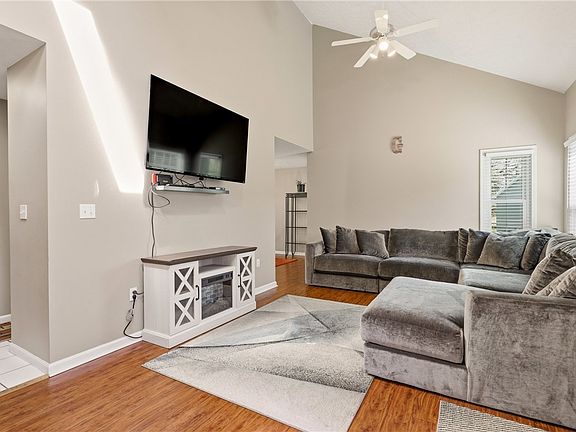 2nd image of 875 Harrington Ln