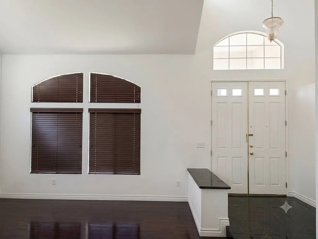 2343 Wilson Ave — Photo 3