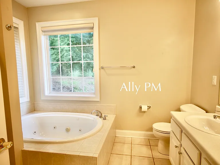 1892 Clay Dr — Photo 9