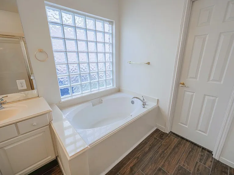 11606 Canyon Woods Dr — Photo 14