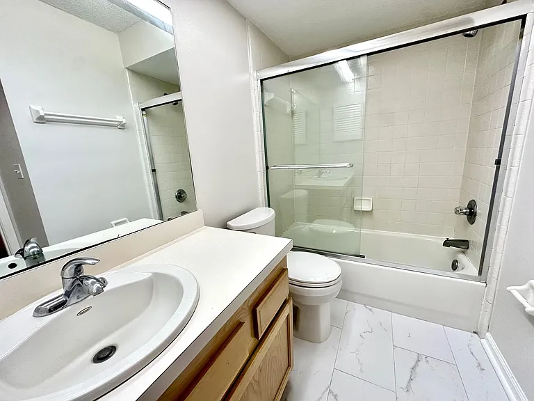 1803 Canterbury Ln — Photo 26