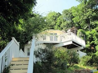 30 Shore Rd, Edgewater, NJ 07020