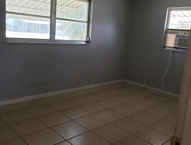 1420 Kimdale St E — Photo 20