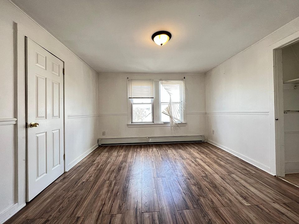 2nd image of 500 Nye Ave #4