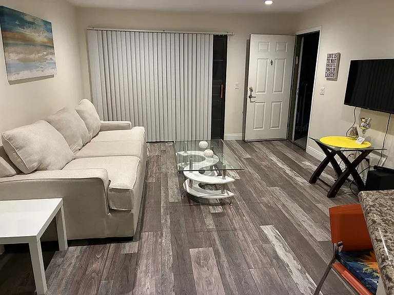 5126 S Jones Blvd #202 — Photo 8