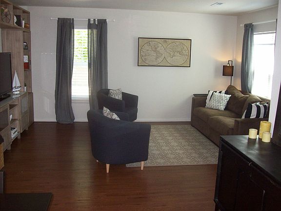 4th image of 563 N Alton Way #C