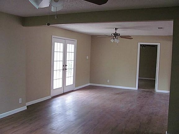 2nd image of 704 Kentwood Cir