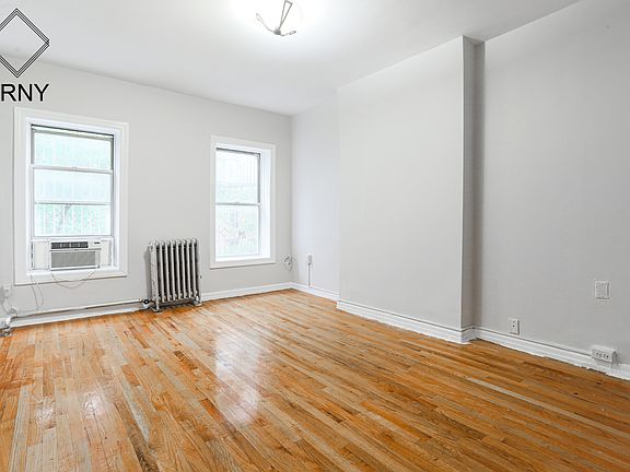 4th image of 300 Hewes St #3