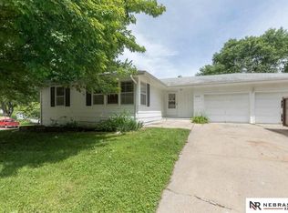 10030 Pinkney St, Omaha, NE 68134