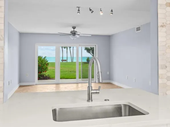 7530 SUNSHINE SKYWAY LANE S #T30, ST PETERSBURG, FL 33711