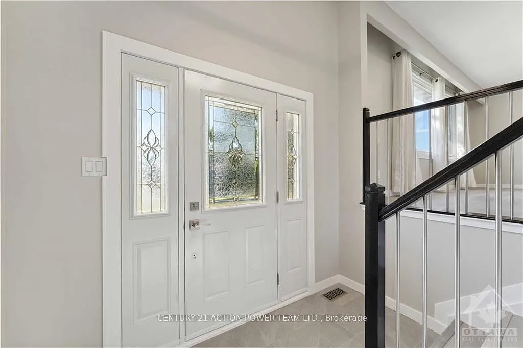 3 bed, $2,500 — Photo 2