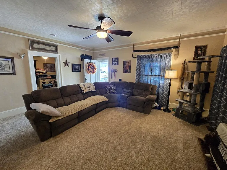 205 W Green St — Photo 6