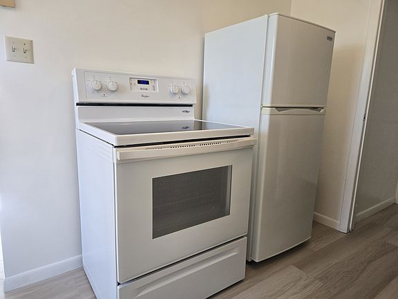 4th image of 105 Hobart St #1
