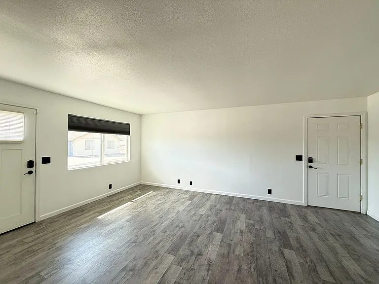 3361 Oro Grande Blvd — Photo 2