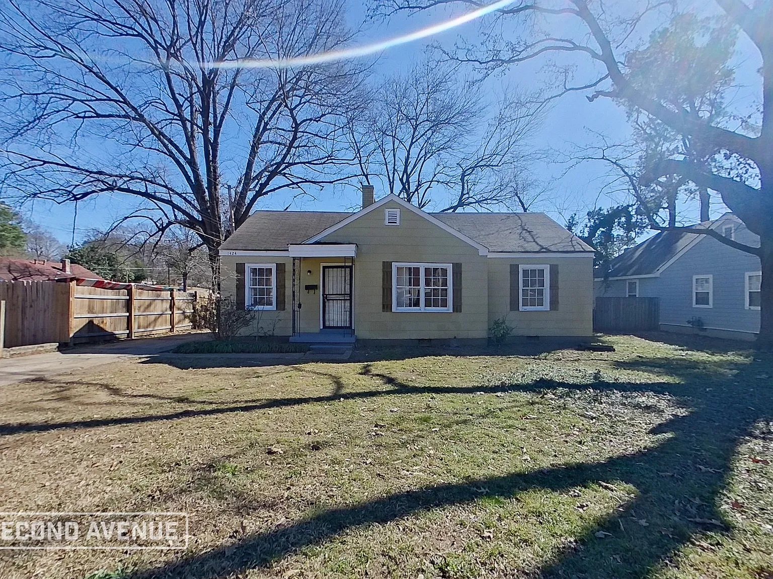3 bed, 1.0 bath, 1014 sqft, $895 — Photo 1