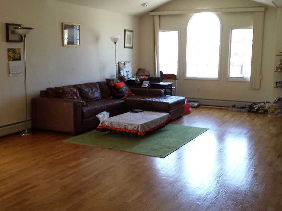 2nd image of 216B 4th St #B