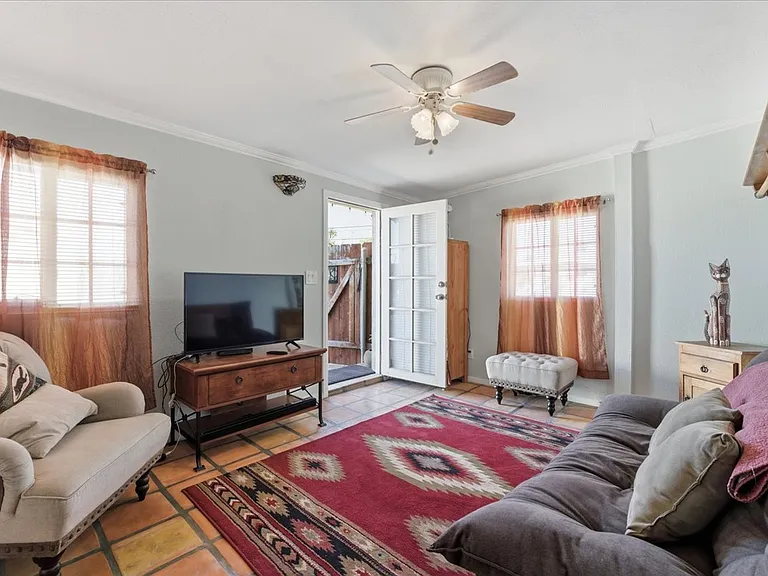 1032 Iris Ave #1 — Photo 7