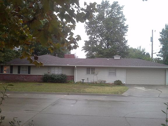 4th image of 1101 S Larson Ave