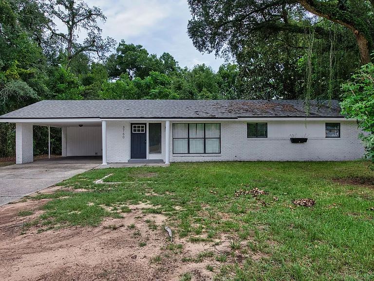 3760 Bayou Blvd — Photo 3