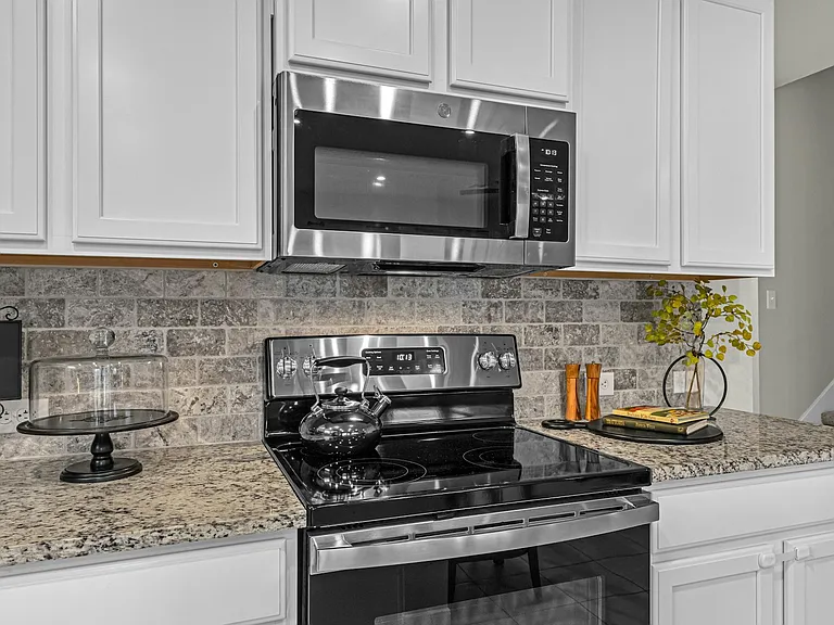 2221 Clove Ct — Photo 11