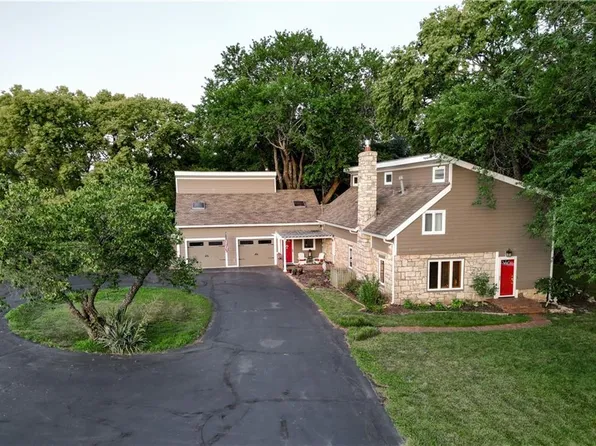 7531 Chouteau St, Shawnee, KS 66220