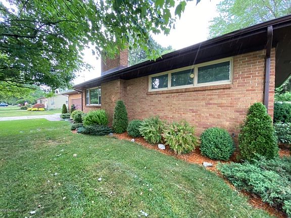 3rd image of 2160 Lamont Ave NW