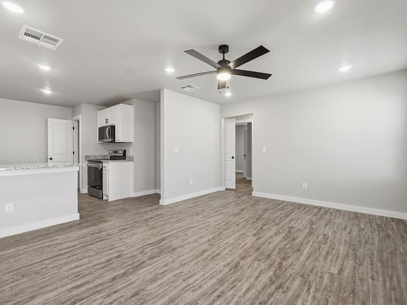 3rd image of 2902 Glennster St
