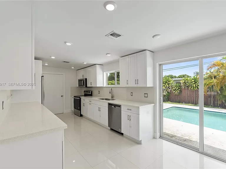 10501 SW 53rd St — Photo 10