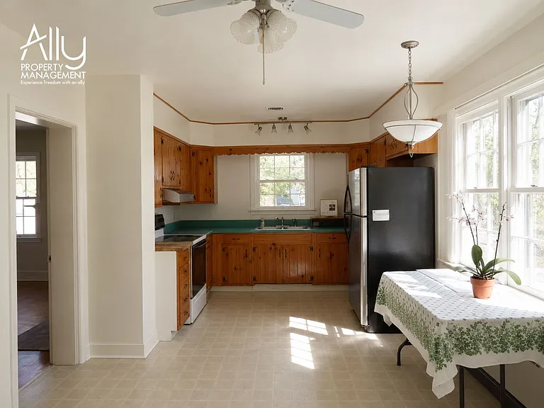 1605 Cambridge Cir — Photo 20