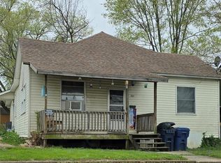 205 N 3rd St, Elsberry, MO