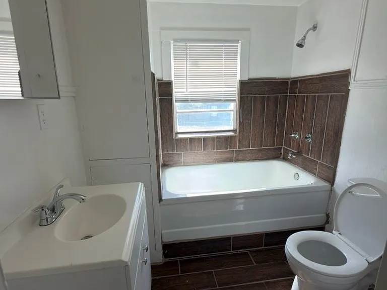 2304 Avenue V — Photo 7