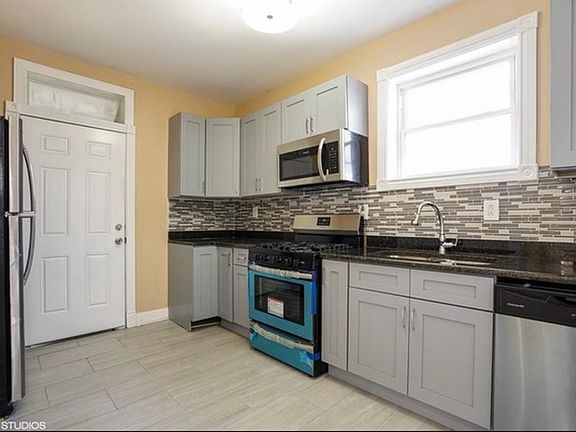 3rd image of 162 N La Crosse Ave #2
