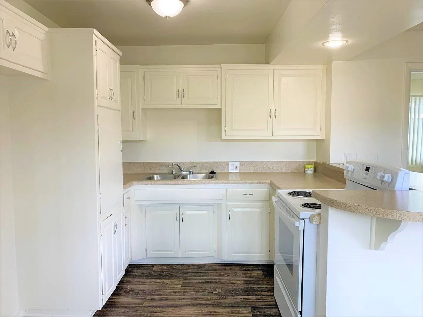12911 Galway Street — Photo 4
