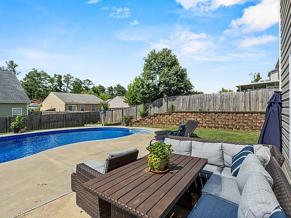 3rd image of 111 Arbor Springs Dr