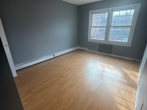 35 Fairview Avenue image 4 of 13