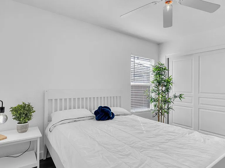 Queen Size Bed, Dresser, Nigh Stand & TV