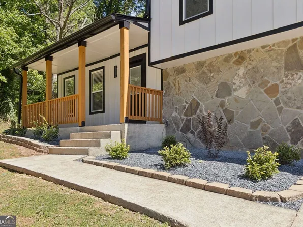 708 Greenhedge Dr, Stone Mountain, GA 30088