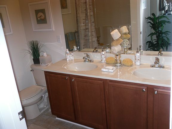 4th image of 4243 Llewellyn Ave APT 302