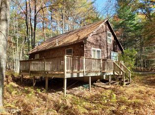 293 Fawn Lake Dr, Hawley, PA 18428