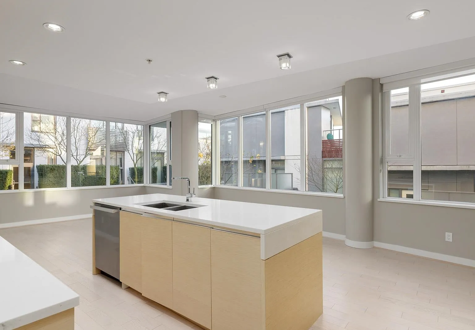 2 bed, 1010 sqft, $3,600 — Photo 4